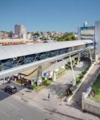 modelo de passarela sobre grande avenida